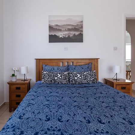 Beautiful 2 Bed Apartment In Paphos Cyprus מראה חיצוני תמונה