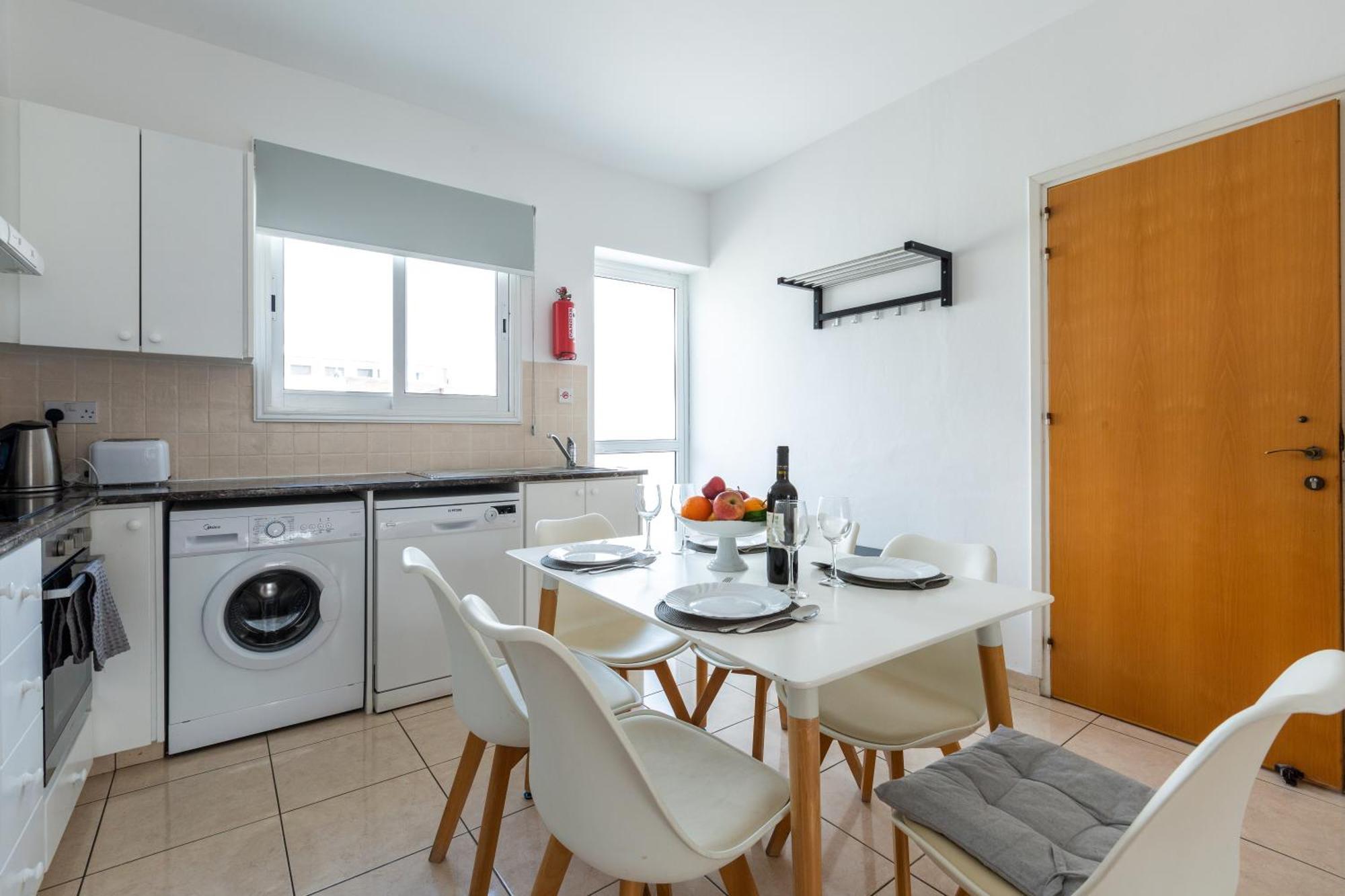 Beautiful 2 Bed Apartment In Paphos Cyprus מראה חיצוני תמונה