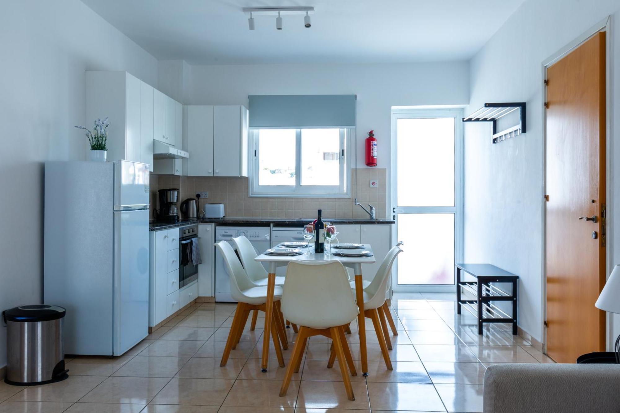 Beautiful 2 Bed Apartment In Paphos Cyprus מראה חיצוני תמונה